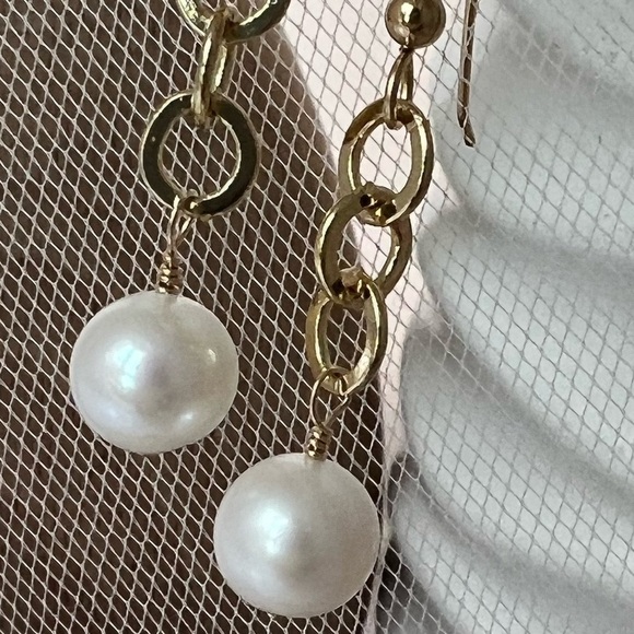 WHITE Freshwater Cultured Pearls and Gold Chain Earrings - Picture 4 of 12